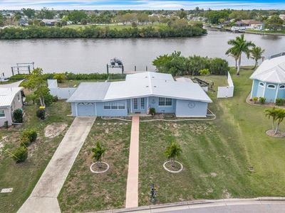 137 Poinsettia Cir NE