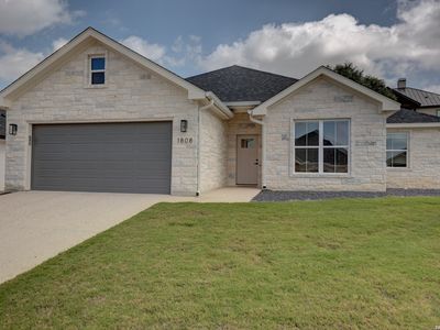 1808 CHATEAU LN N