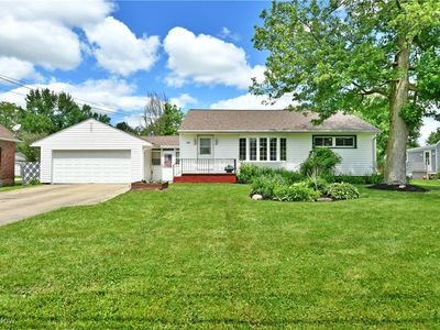 828 Greenlawn Ave NW