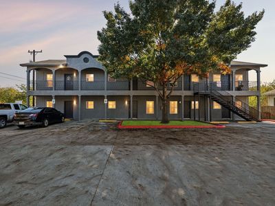 1702 W Craig PL