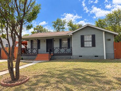 106 ROLLINS AVE