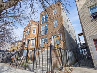 2305 N Austin Ave APT 3