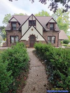 175 S Ridgeway Dr