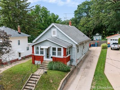 513 Spring Ave NE