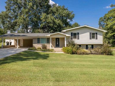 729 Scenic Dr NE