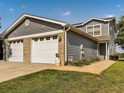 619 Pointe Ct SW