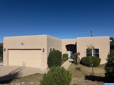 2201 N Cedar Ave