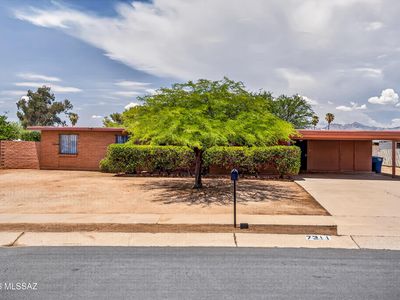 7311 E Victoria Dr