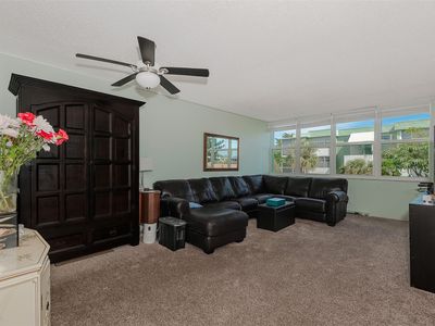 2751 Taft Street #305