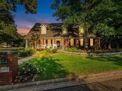 1200 Lesley Ln