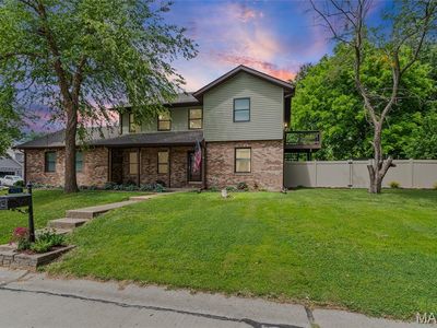 608 Goldfinch Ln