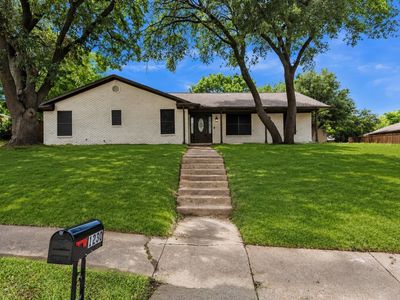 1230 Briar Hollow Ln