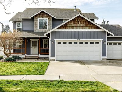 868 NW Longview Drive