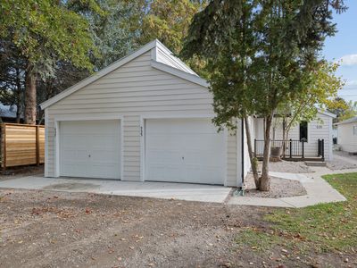 535/537 10th Ave W