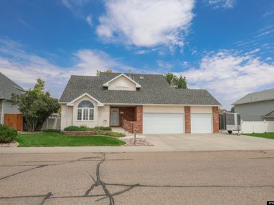 2517 Crestwood Ln