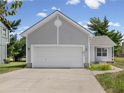 1052 NE Queens Ct