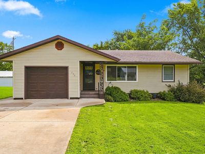 Property at 235 1st St N, Winthrop, IA