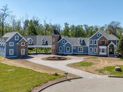 15 Spring Hunter Ct