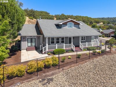 1984 NE Sunset Loop Dr