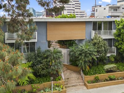 2223 S Bentley Ave APT 204