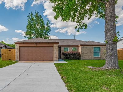 Property at 7926 Jonquil Dr, Texas City, TX