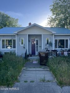 Property at 310 S 13th Ave, Yakima, WA