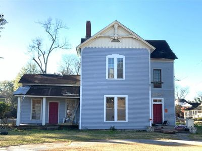 216 W Church St