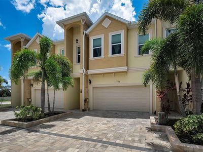 726 Grand Cypress Ln