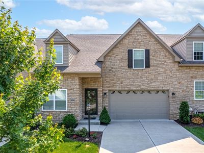 996 Surrey Woods Dr N