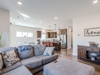5614 Iron Dr