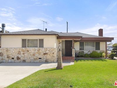 5374 S Centinela Ave