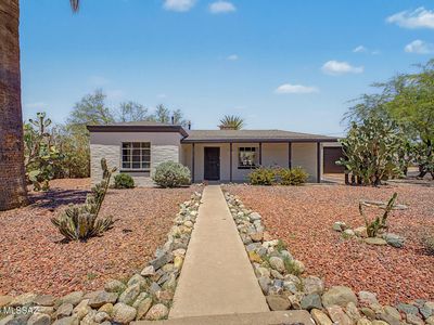 3975 E Louis Ln