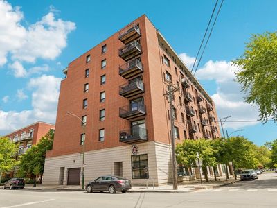 974 W 35th Pl #202
