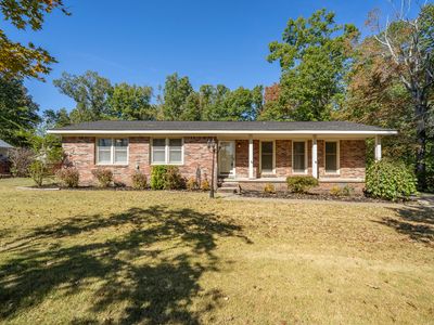 585 E End Dr