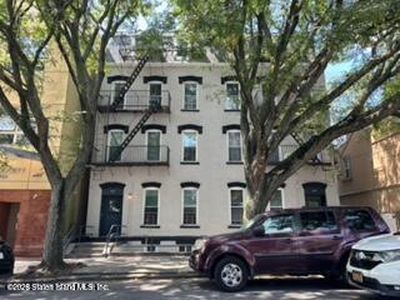 440 Saint Marks Pl