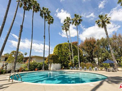 289 S Barrington Ave #A307