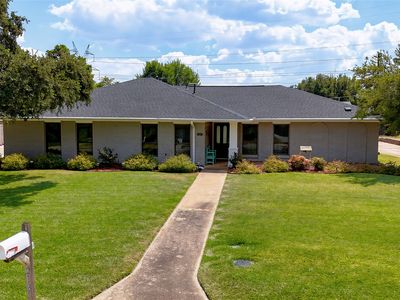 214 Bexar Dr