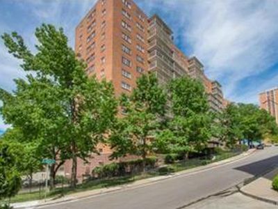 310 W 49th St APT 101