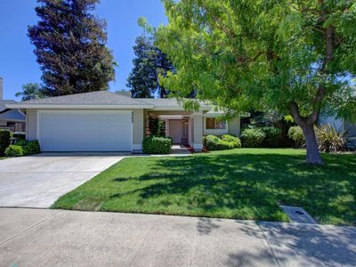 2202 Royal Wood Ln