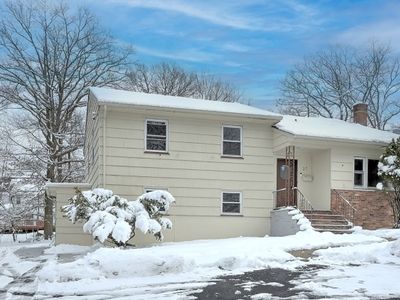 27 Old Short Hills Rd