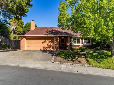 876 Dover Circle