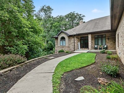 2900 Bridle Ct
