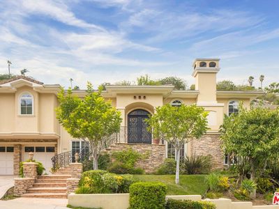 3691 Benedict Canyon Ln