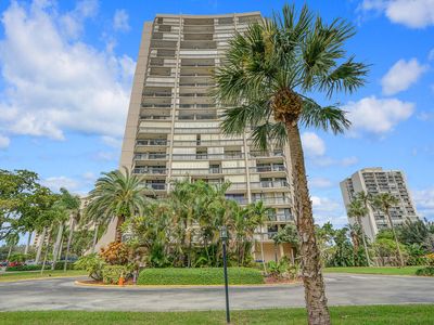 2425 Presidential Way #1404