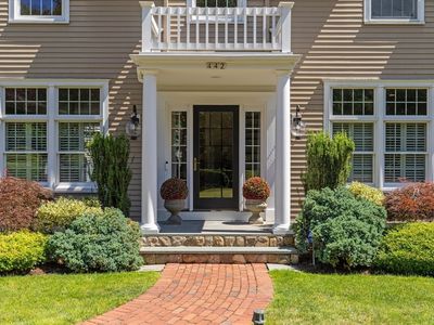 442 Bay Ln