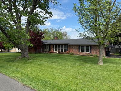 900 Colonial Trce