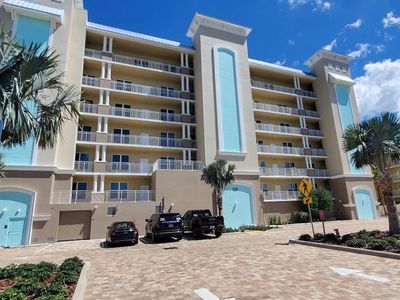 125 ISLAND WAY #305