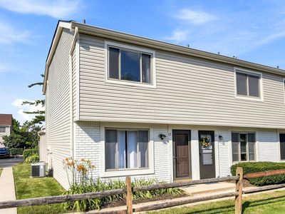 27 Hedgerow Ln