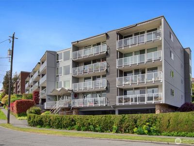 500 W Olympic Place #104