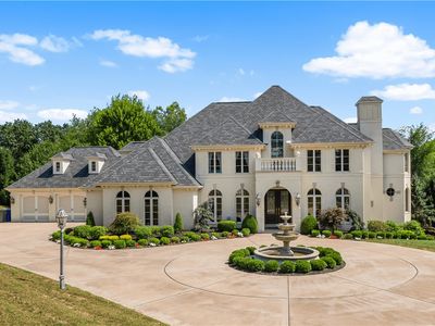 108 Carriage Hill Dr